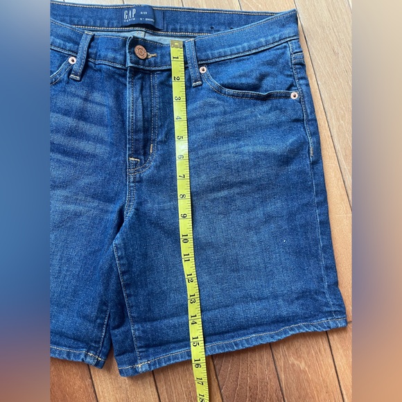 Woman’s Gap 8/29 Denim Short - Picture 7 of 7